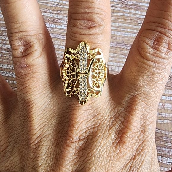 Ring - Picture 5 of 8